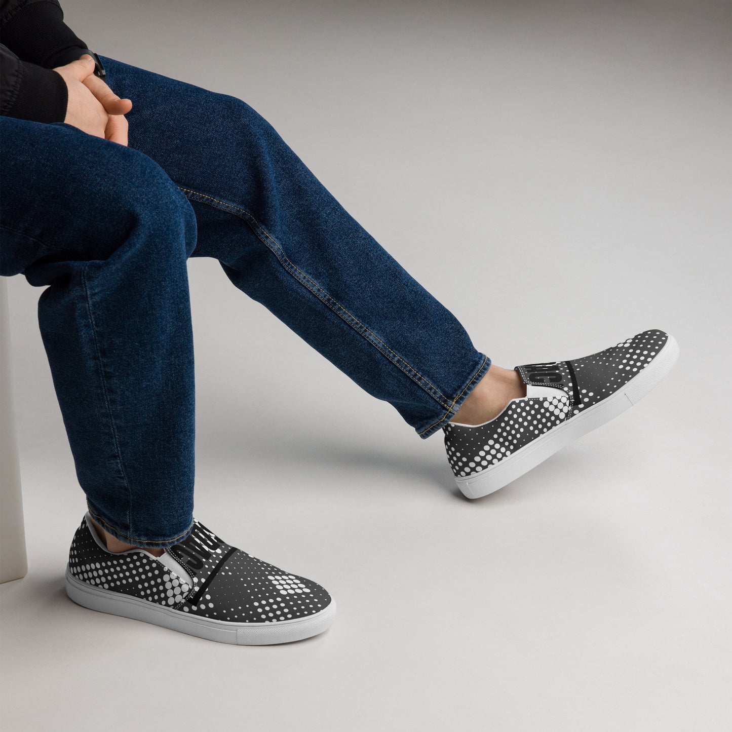 Men’s slip-on canvas shoes